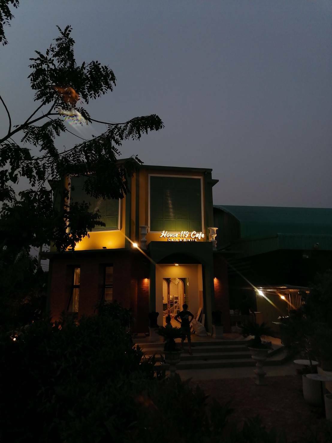 ป้ายอักษรไฟออกหน้า ร้านกาแฟ House 119 Cafe