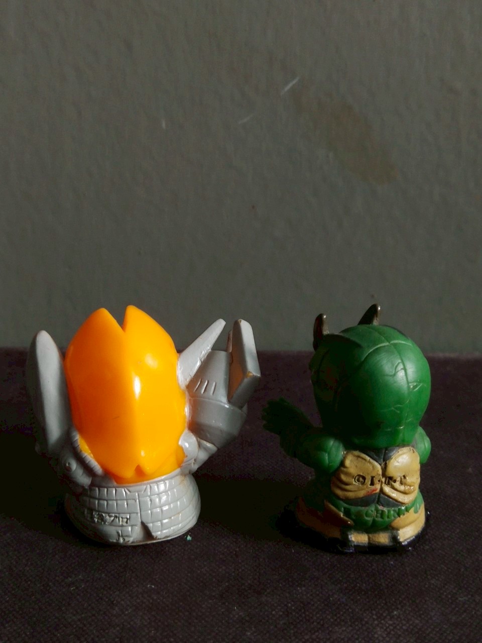 มีหลายภาพ ตุ๊กตาสวมนิ้ว สัตว์ประหลาดบัลตั้น และ ไรเดอร์ชิน