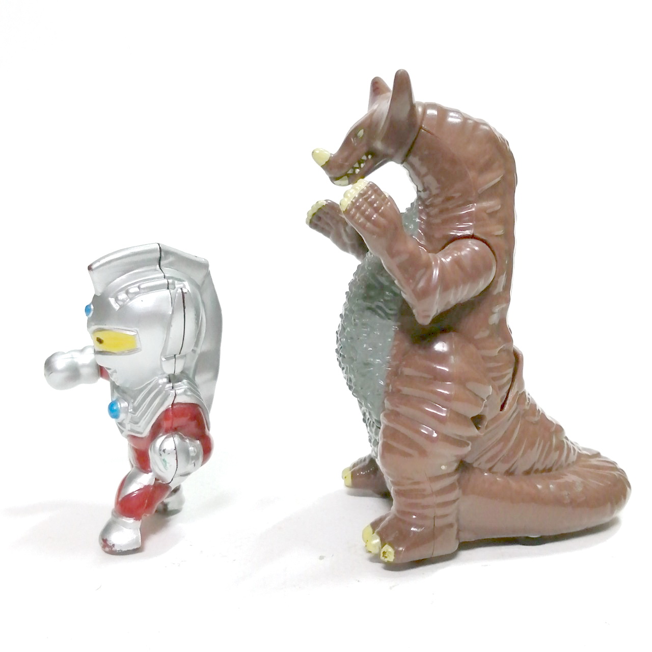 สัตว์ประหลาด โกโมร่า กลไกเก่า ทำงานไม่สมบูรณ์ งาน แมคฯ ขนาดตามรูป สภาพดี แถม งานพลาสติก อุลตร้าแมนทาโร่ ***เท้ามีรอยแตก พิจารณาก่อนซื้อ ***เท้ามีรอยแตก พิจารณาก่อนซื้อ ขายเหมา2ตัวไม่แยก