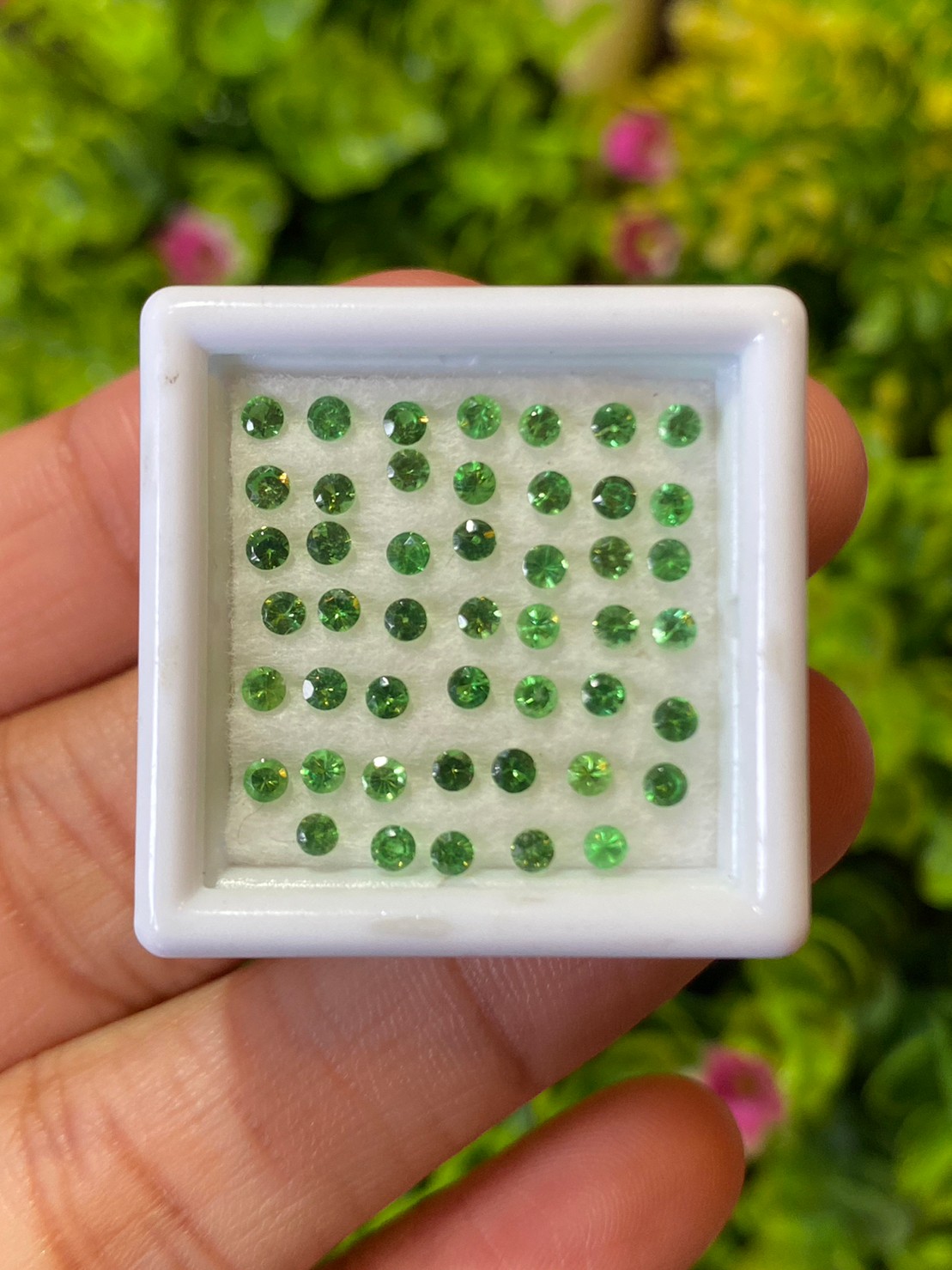 พลอย ซาโวไรท์ Tsavorite Garnet 2.04 กะรัต (Cts.) 47 เม็ด ดิบ Unheated พลอยแท้ อัญมณีมงคลประจําวันเกิด เครื่องประดับพลอย