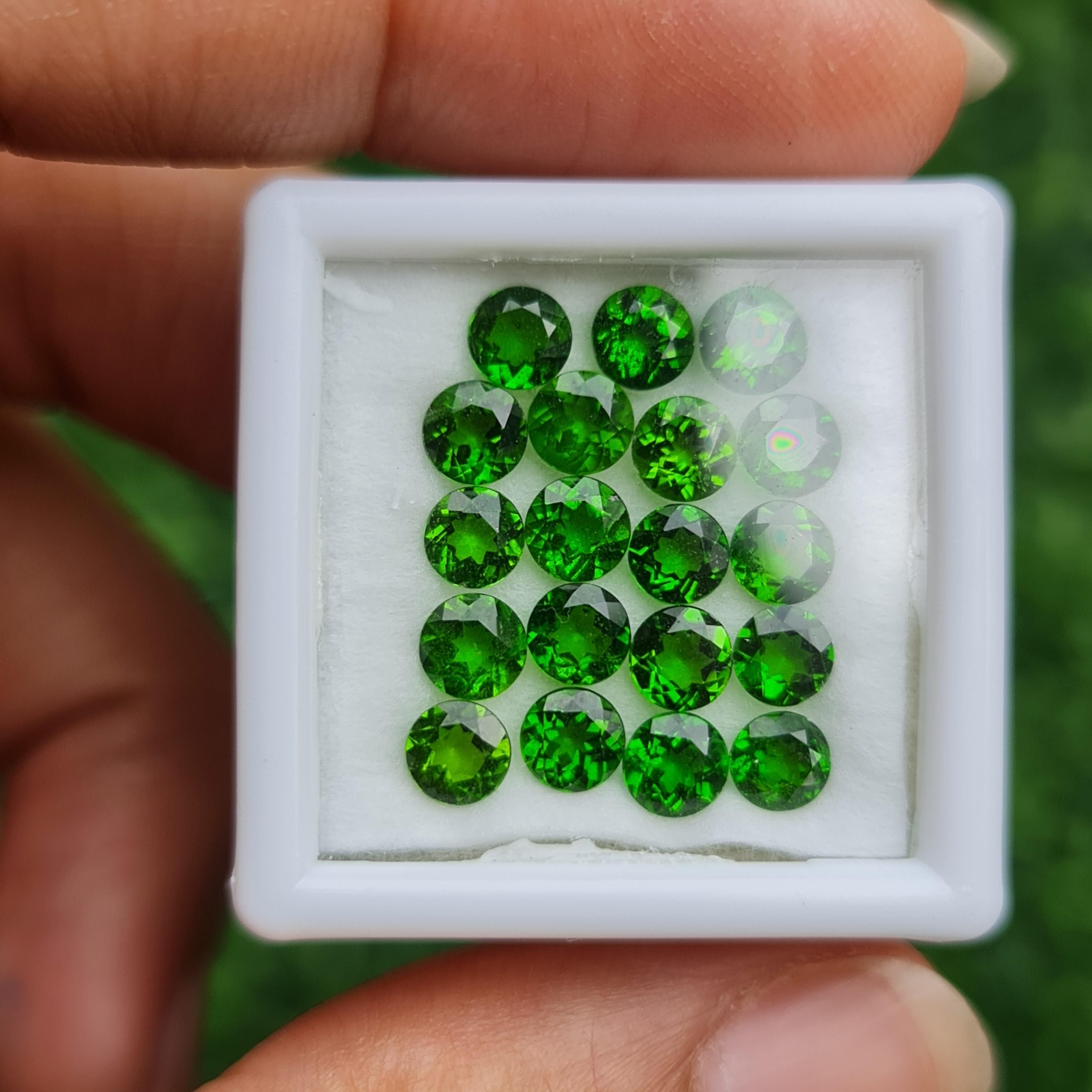 พลอย โครม ไดออพไซด์ Chrome Diopside 5.39 กะรัต (Cts.) 19 เม็ด พลอยแท้ อัญมณีมงคลประจําวันเกิด เครื่องประดับพลอย