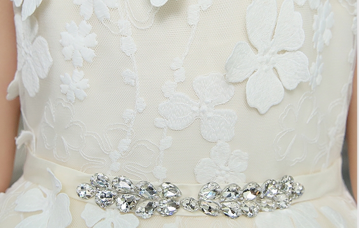 Pre-order ชุดราตรีเด็ก ชุดออกงาน ชุดกระโปรง สไตล์เจ้าหญิง แขนกุด ผ้าลูกไม้ แต่งเพชรช่วงเอว ปล่อยชายยาว มีซิปหลัง