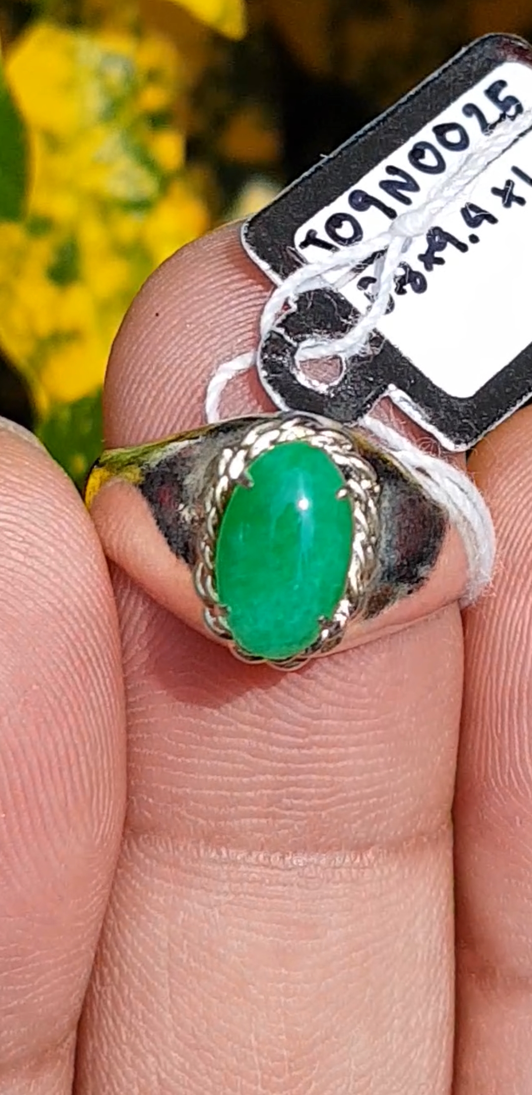 หยก พม่า แท้ Jade แหวนหยก 翡翠戒指 (Jadeite ring) 0.79 กะรัต (Cts.) (Size) 54 ดิบ ไม่ผ่านการปรับปรุง (Type A) พม่า (Myanmar)
