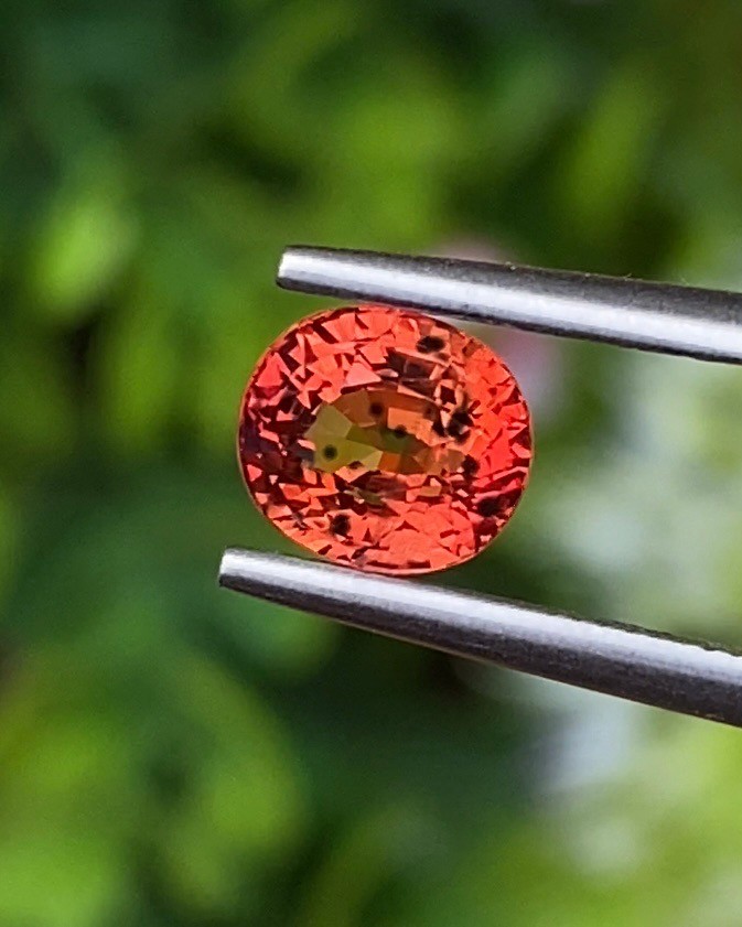 พลอย ออเรนจ์ แซฟไฟร์ Orange Sapphire 1.36 กะรัต (Cts.) พลอยแท้ อัญมณีมงคลประจําวันเกิด เครื่องประดับพลอย