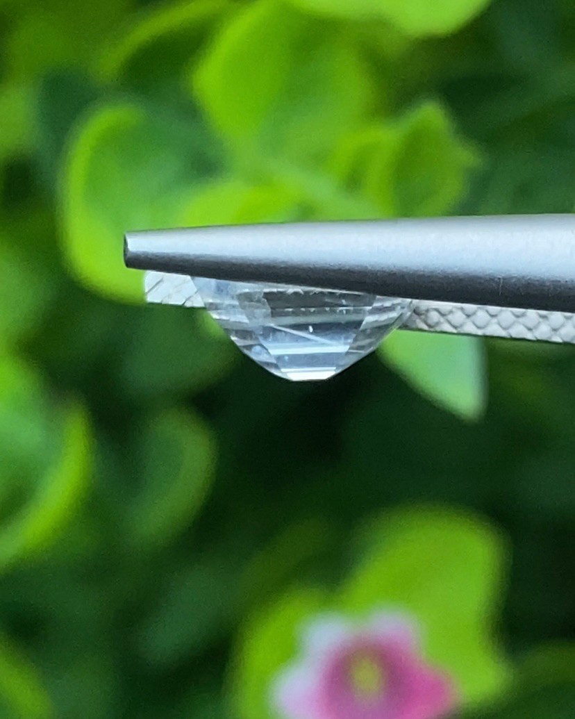 พลอย ขาว ไวท์ แซฟไฟร์ White Sapphire 2.12 กะรัต (Cts.) พลอยแท้ อัญมณีมงคลประจําวันเกิด เครื่องประดับพลอย