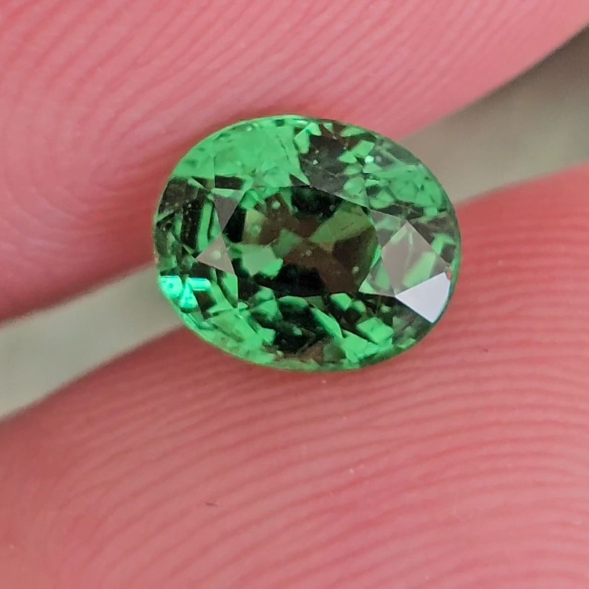 พลอย ซาโวไรท์ Tsavorite Garnet 1.16 กะรัต (Cts.) ดิบ Unheated พร้อมใบเซอร์ อัญมณีมงคลประจําวันเกิด เครื่องประดับพลอย