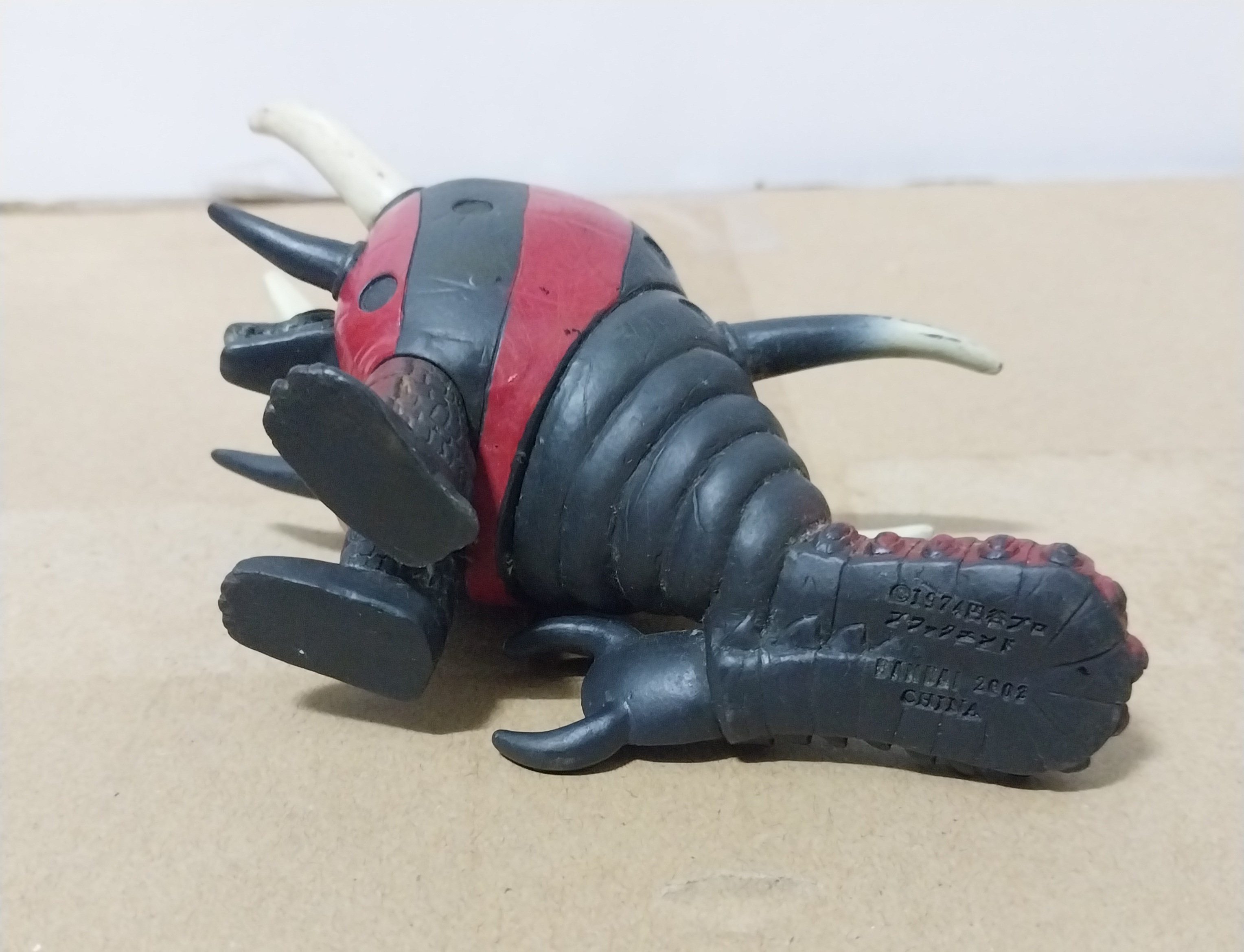 ซอฟ แบล็คเอนด์ ลาสบอส สัตว์ประหลาด จากอุลตร้าแมน เรโอขนาด 4 นิ้ว สูง 3นิ้ว งาน bandai chaina ปี 2002 สภาพดี Soft Monster Black End in series Ultraman Leo