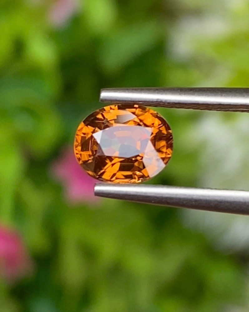 พลอย เพทาย (Zircon) 1.38 กะรัต (Cts.) พลอยแท้ อัญมณีมงคลประจําวันเกิด เครื่องประดับพลอย