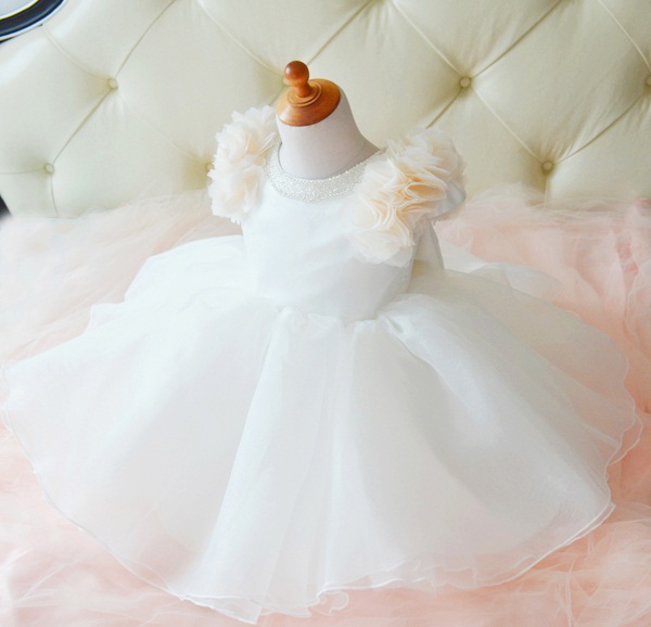 Pre-order ชุดราตรีเด็ก ชุดออกงาน สไตล์เจ้าหญิง แขนกุด ปักเลื่อมรอบคอเสื้อ ตกแต่งดอกไม้สามมิติ ด้านหลังตกแต่งด้วยโบว์ สวยหวาน น่ารัก