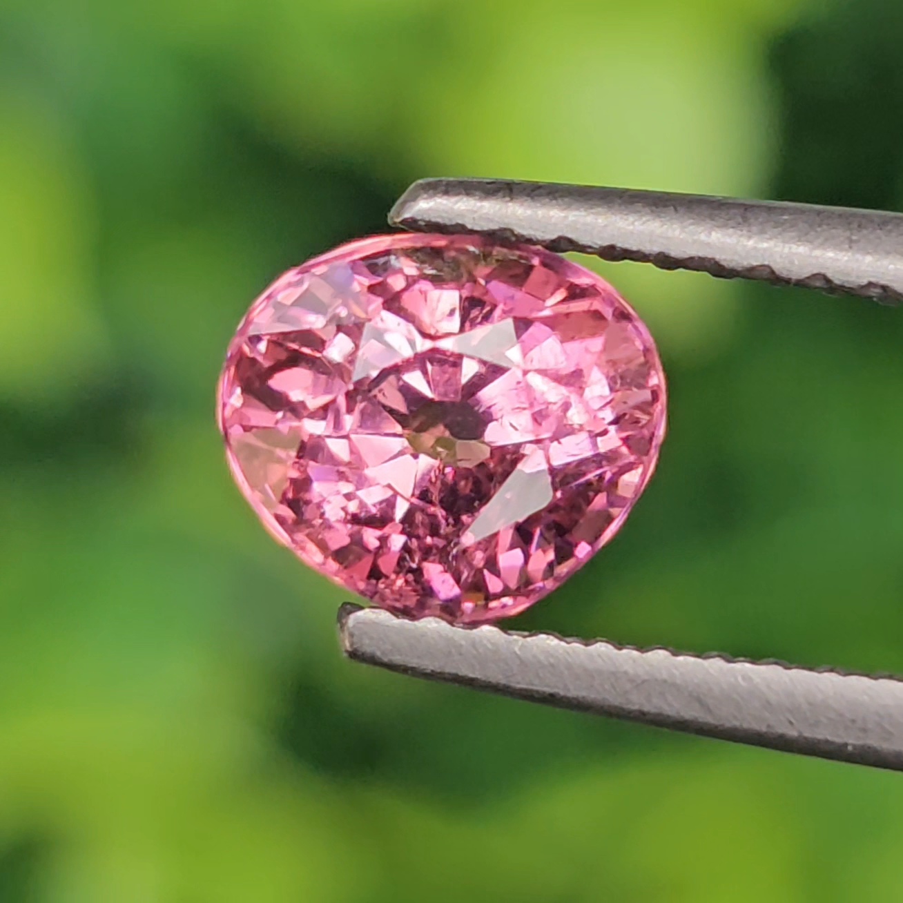 พลอย ชมพู ทัวร์มารีน (Pink Tourmaline) 1.32 กะรัต (Cts.) อัญมณีมงคลประจําวันเกิด เครื่องประดับพลอย