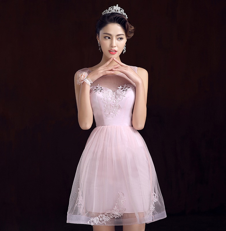 พร้อมส่ง ชุดราตรีสั้น แขนกุด แบบเรียบหรู แต่งผ้าตาข่ายแซมด้วยลูกไม้&คริสตัล สีชมพู