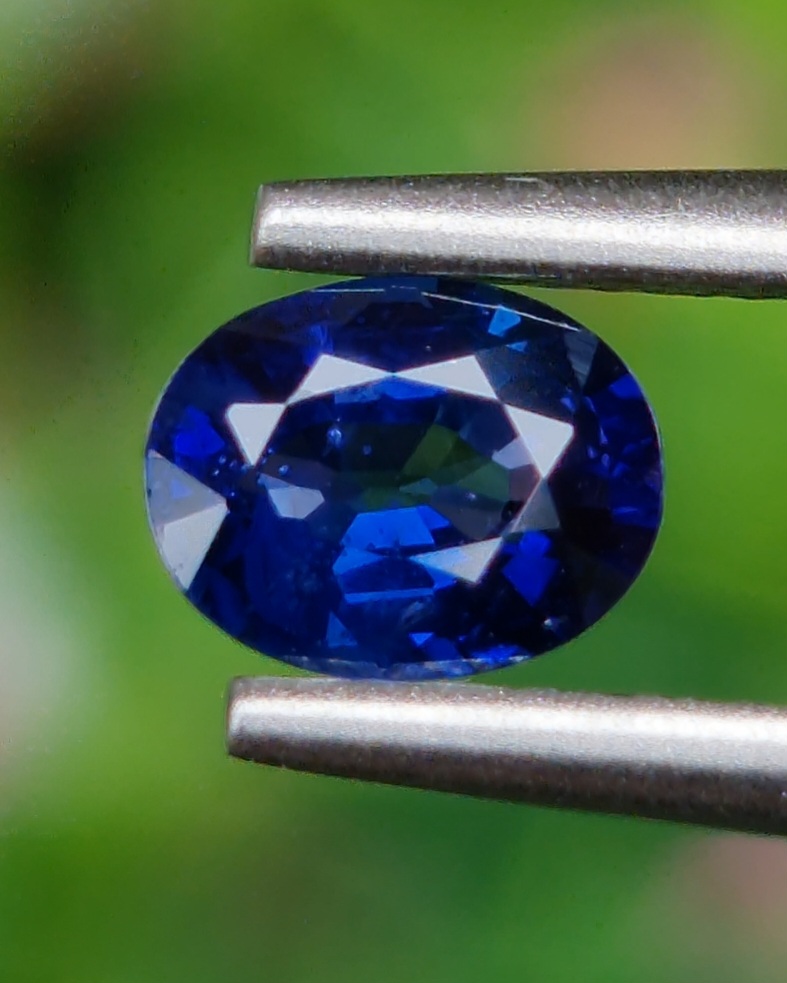 พลอย ไพลิน blue sapphire 0.56 กะรัต (Cts.) VVS เผาเก่า พลอยแท้ อัญมณีมงคลประจําวันเกิด เครื่องประดับพลอย