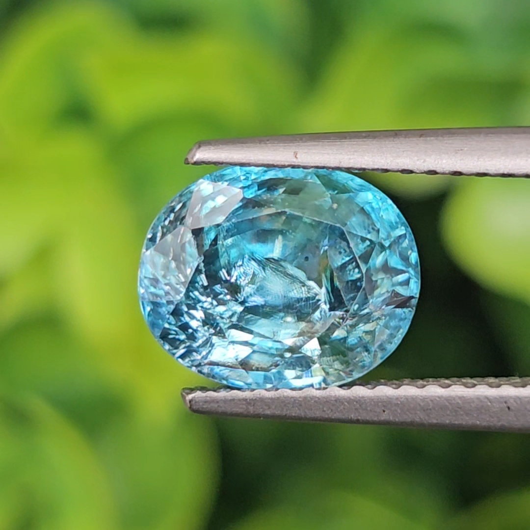 พลอย เพทาย (Zircon) 4.52 กะรัต (Cts.) พลอยแท้ อัญมณีมงคลประจําวันเกิด เครื่องประดับพลอย