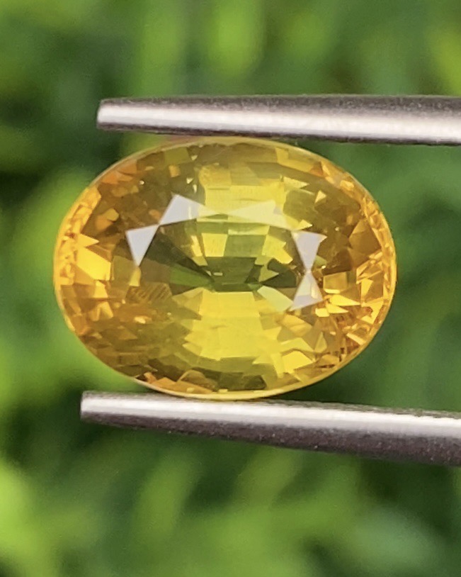 พลอย บุษราคัม Yellow Sapphire 4.27 กะรัต (Cts.) พลอยแท้ อัญมณีมงคลประจําวันเกิด เครื่องประดับพลอย