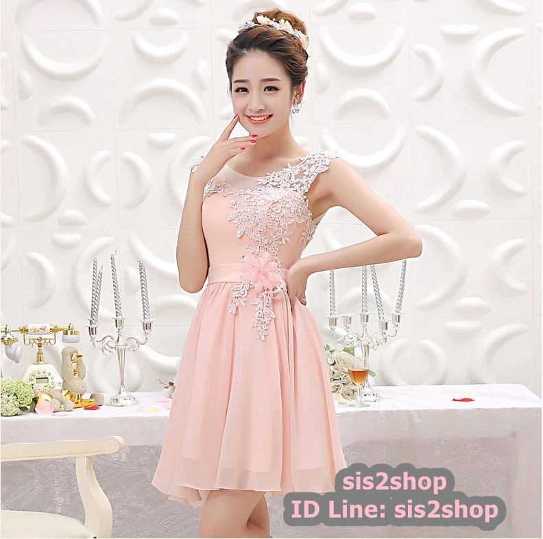 พร้อมส่ง ชุดราตรีสั้น แขนกุด สีชมพู แต่งลูกไม้และปักมุกสวย แต่งเกสรดอกไม้ช่วงเอว