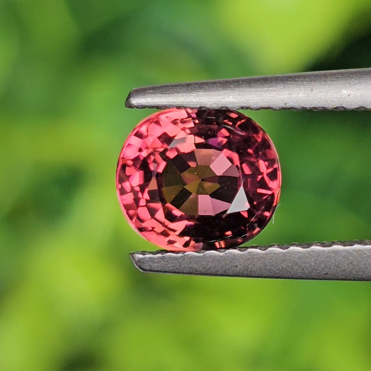 พลอย รูเบลไลต์ ทัวร์มาลีน Rubellite Tourmaline 1.50 กะรัต (Cts.) พลอยแท้ อัญมณีมงคลประจําวันเกิด เครื่องประดับพลอย