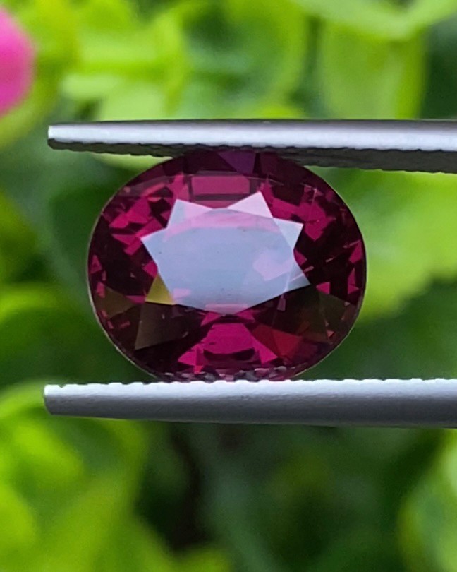 พลอย โรโดไลต์ กาเน็ท Rhodolite Garnet 5.23 กะรัต Cts.พลอยแท้ อัญมณีมงคลประจําวันเกิด เครื่องประดับพลอย