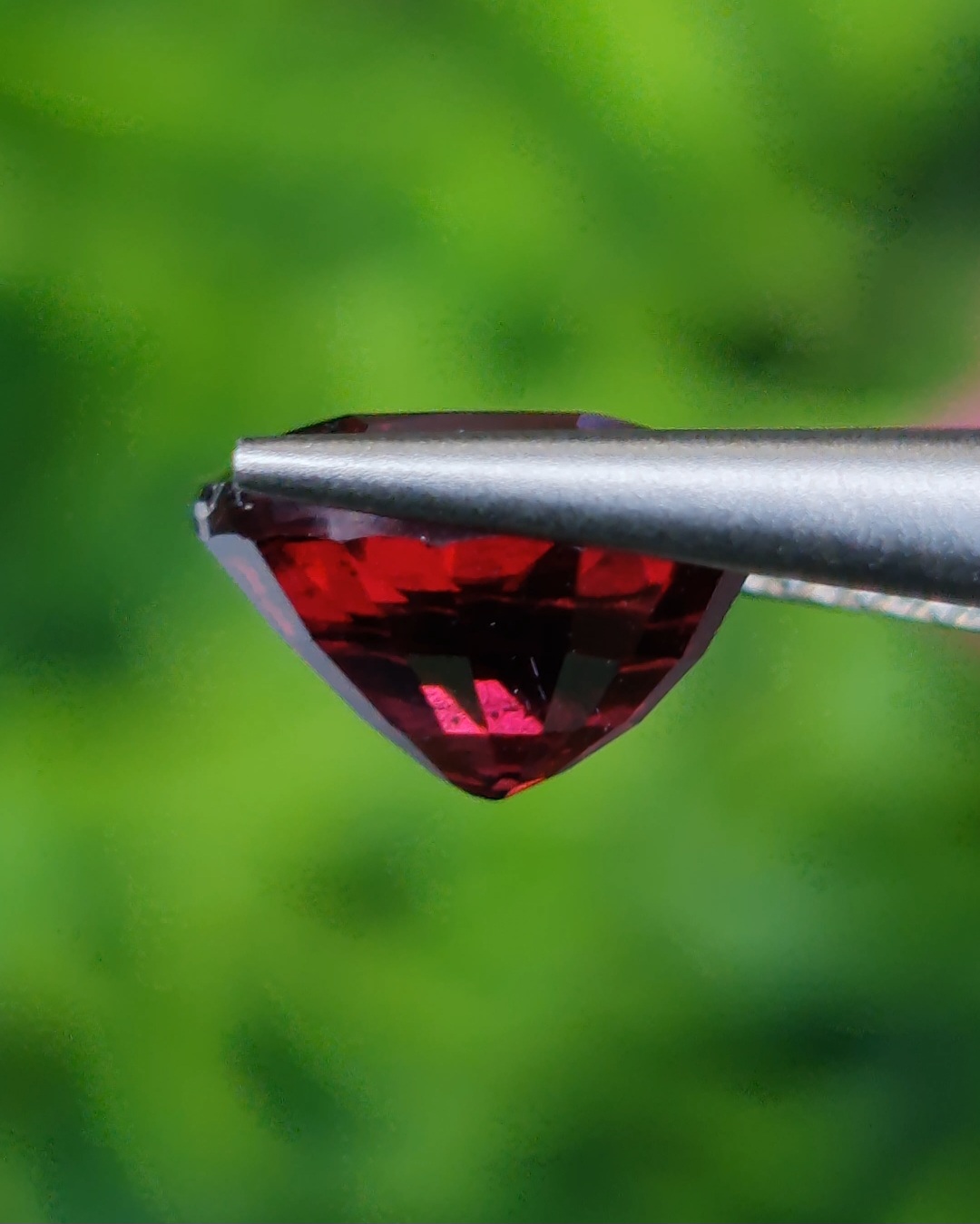 พลอย โรโดไลต์ กาเน็ท Rhodolite Garnet 2.68 กะรัต Cts.พลอยแท้ อัญมณีมงคลประจําวันเกิด เครื่องประดับพลอย