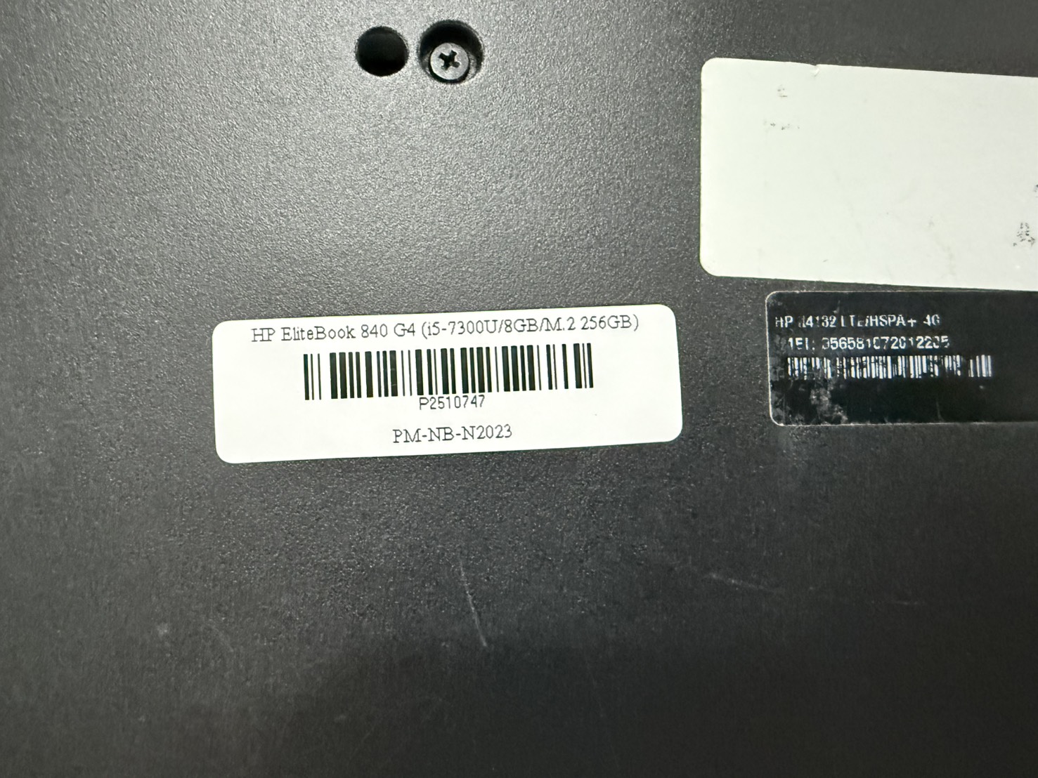 Notebook HP EliteBook 840 G4 (i5-7300U/8GB/M.2 256GB) ไม่มี Adapter แบตเสื่อม จอ Bright ยางรองเครื่องเสื่อม ขอบแตกบิ่น