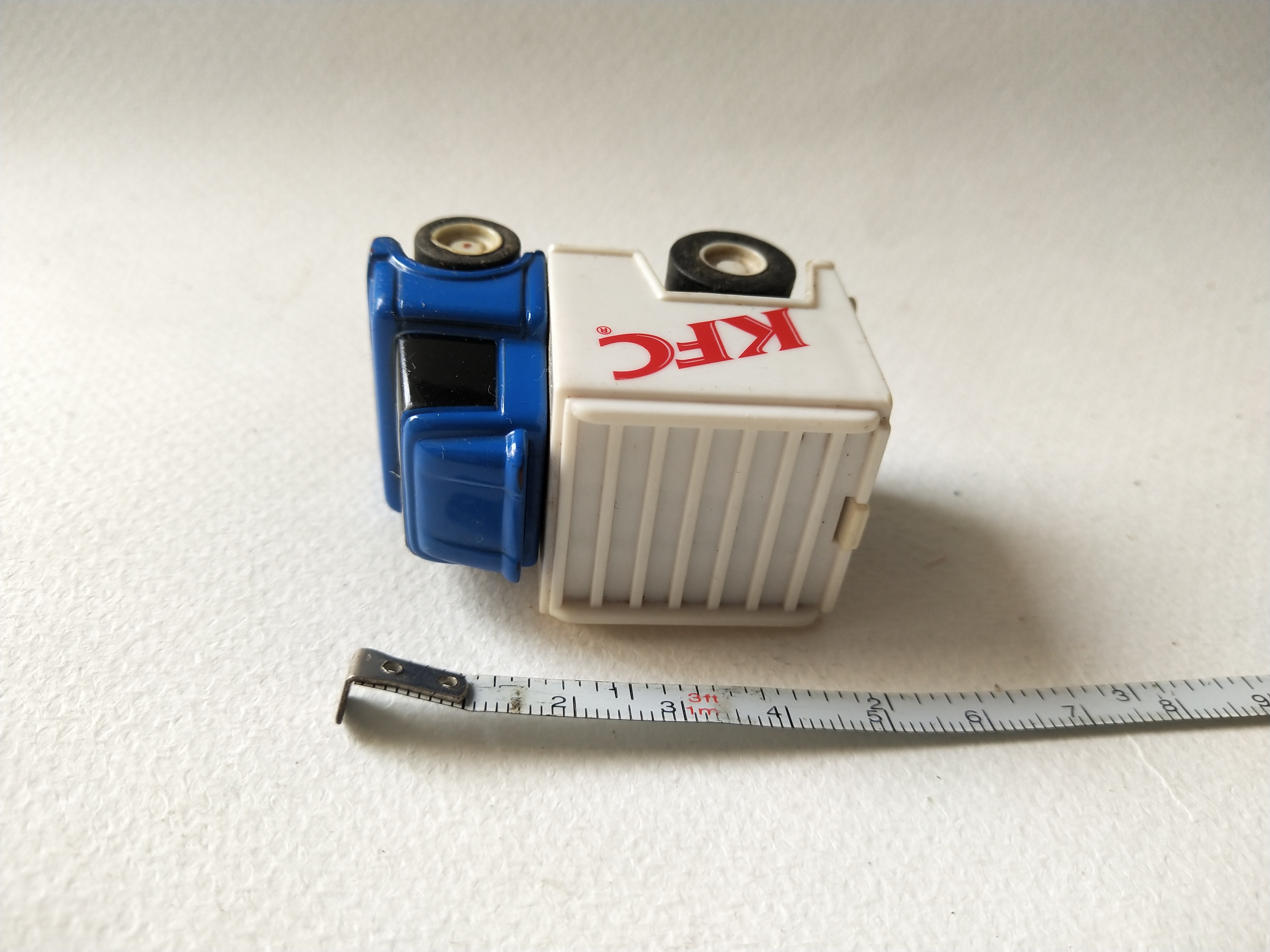 มือ2 ของเล่นของสะสมขนาดเล็ก ตามภาพ รถตู้พิมพ์ลายKFC เปิดท้ายได้