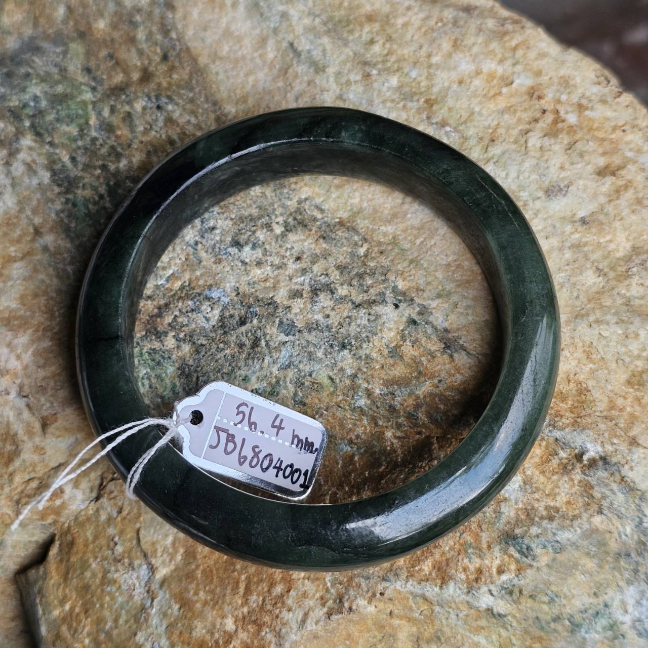 JB6804001 หยก พม่า แท้ Jade กำไลหยก 56.4 มม. (Jadeite bracelet) พม่า (Myanmar)