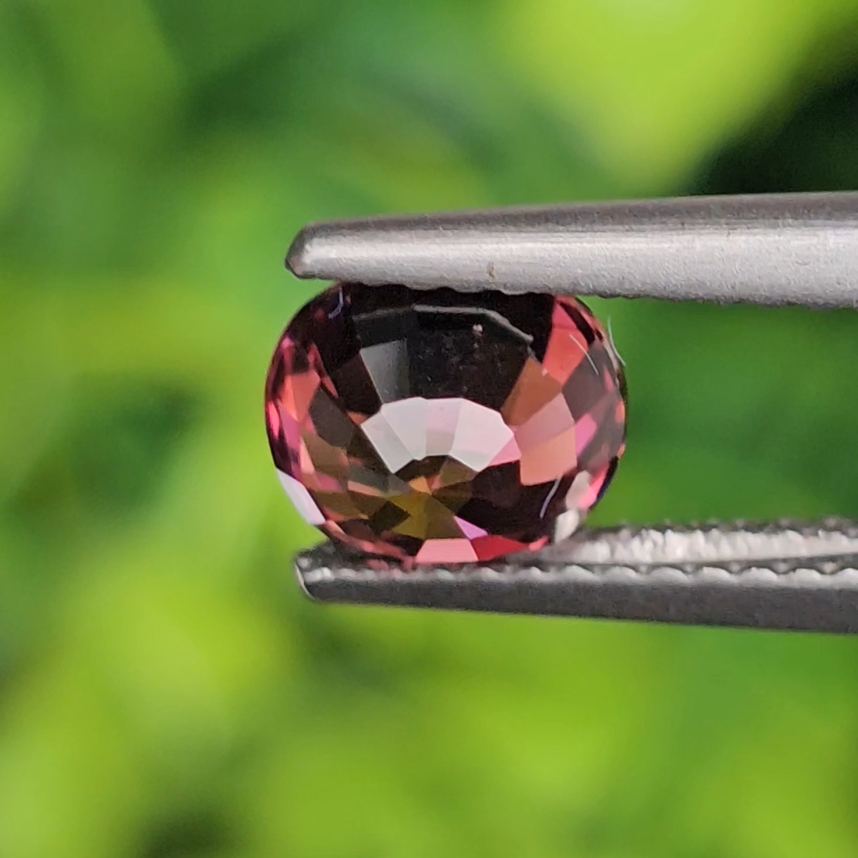 พลอย รูเบลไลต์ ทัวร์มาลีน Rubellite Tourmaline 1.50 กะรัต (Cts.) พลอยแท้ อัญมณีมงคลประจําวันเกิด เครื่องประดับพลอย