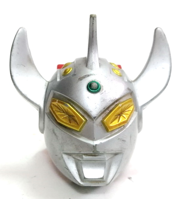 หัวอุลตร้าแมนทาโร่ Ultraman Taro ข้างในเป็นนาฬิกา **เก่ามีตำหนิ เป็นงานโชว์เท่านั้้้น ใช้งานไม่ได้ สภาพเก่าเก็บสะสม ไม่มีสาย ขายตามสภาพ