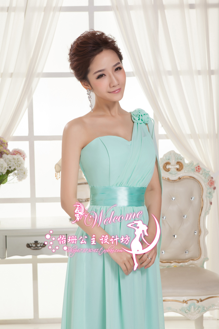 พร้อมส่ง ชุดราตรียาว เกาะอก ไหล่เดียว กระโปรงผ้าชีฟอง แต่งดอกที่ไหล่ สีเขียวแอปเปิ้ล สีเขียวอ่อน ซิปหลัง