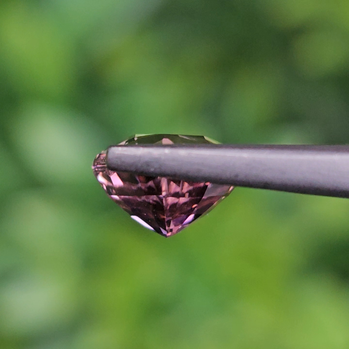 พลอย ชมพู ทัวร์มารีน (Pink Tourmaline) 1.96 กะรัต (Cts.) อัญมณีมงคลประจําวันเกิด เครื่องประดับพลอย