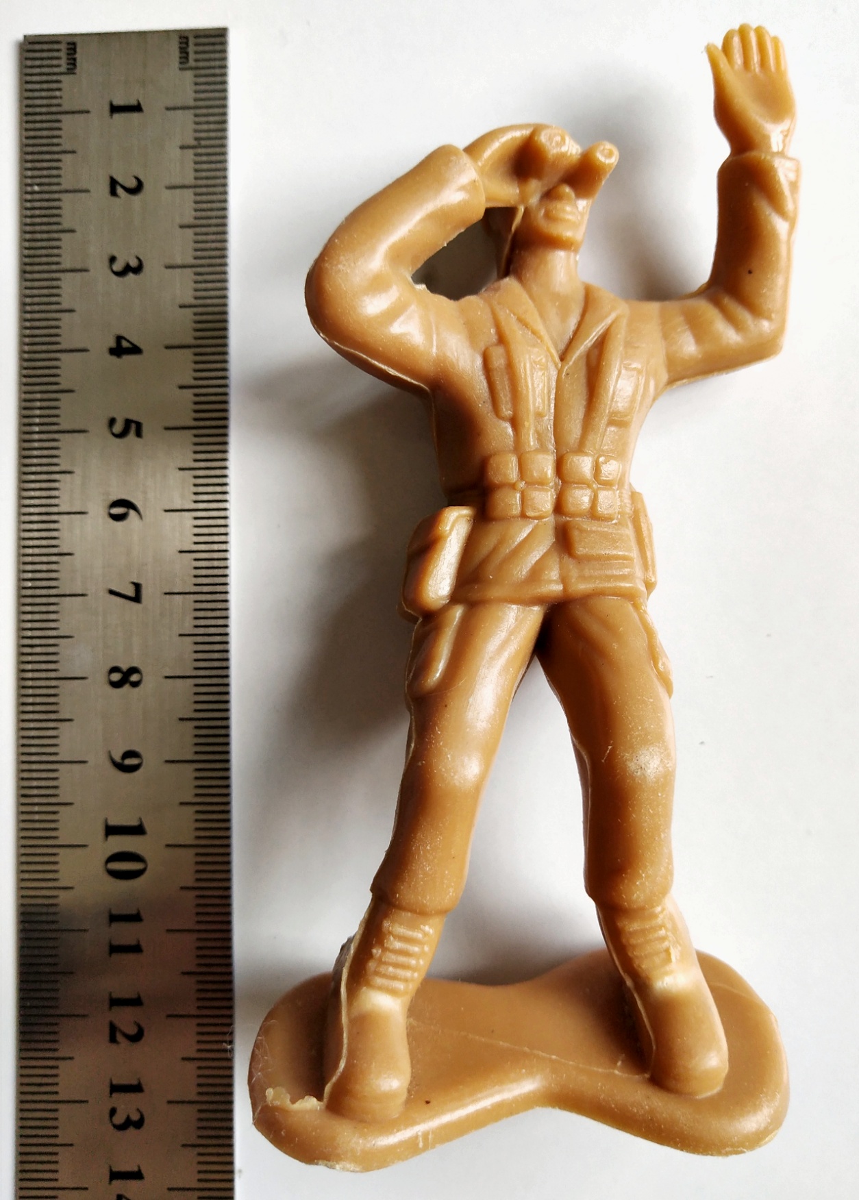 ของสะสม โมเดลพลาสติก ตุ๊กตาทหารยืนส่องกล้อง สีน้ำตาลอ่อน จาก Greenerier International Inc.