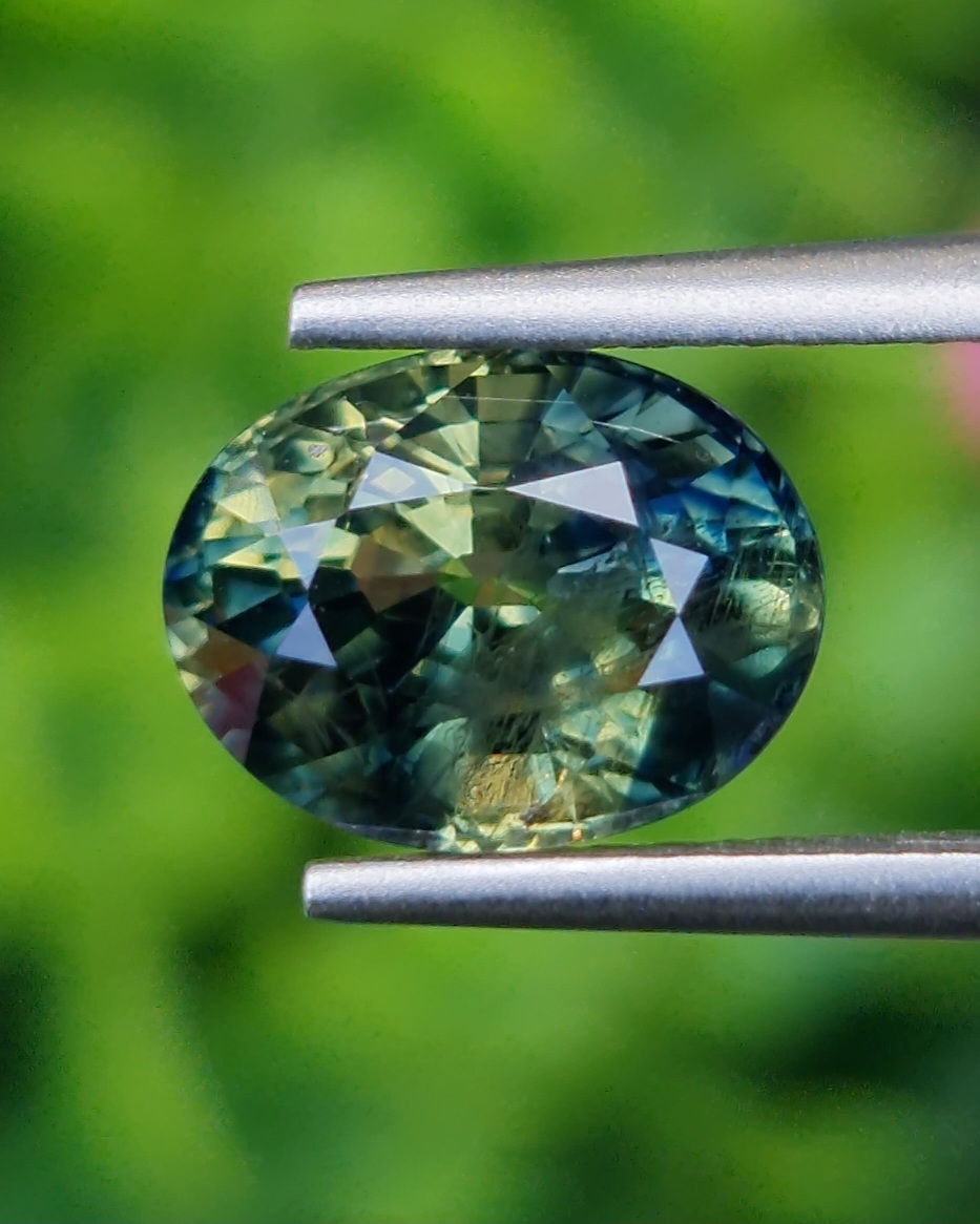 พลอย แซฟไฟร์ 3 สี Tri-Color Sapphire 3.45 กะรัต (Cts.) พลอยแท้ อัญมณีมงคลประจําวันเกิด เครื่องประดับพลอย