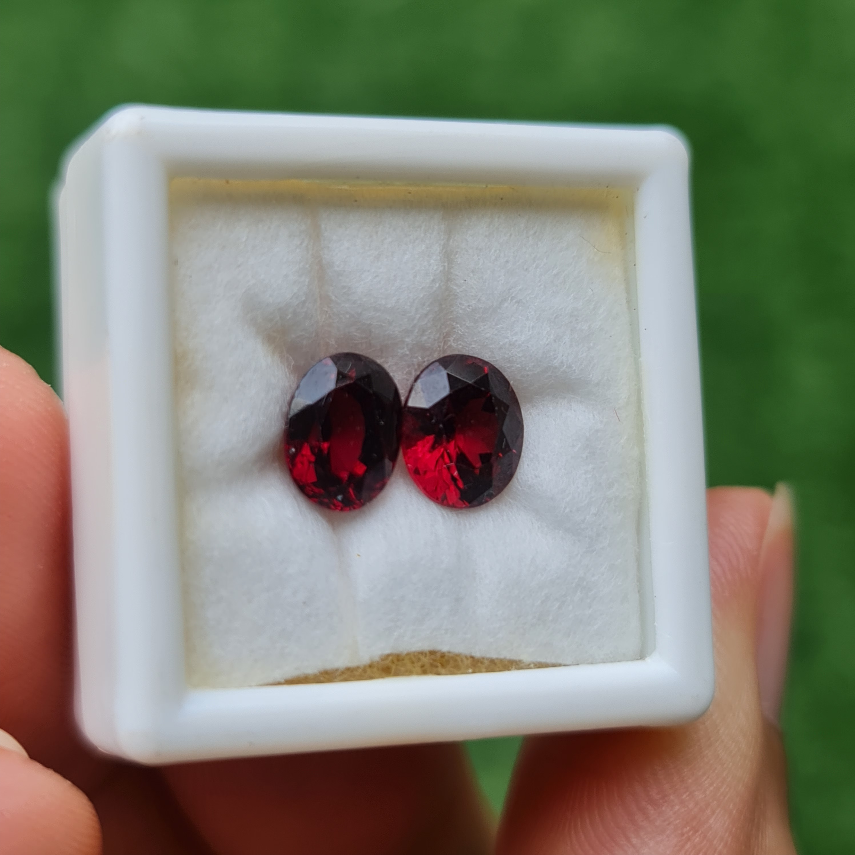 พลอย โรโดไลต์ การ์เน็ท Rhodolite Garnet 3.10 Cts. 2 เม็ด (Pcs.) พลอยแท้ อัญมณีมงคลประจําวันเกิด เครื่องประดับพลอย