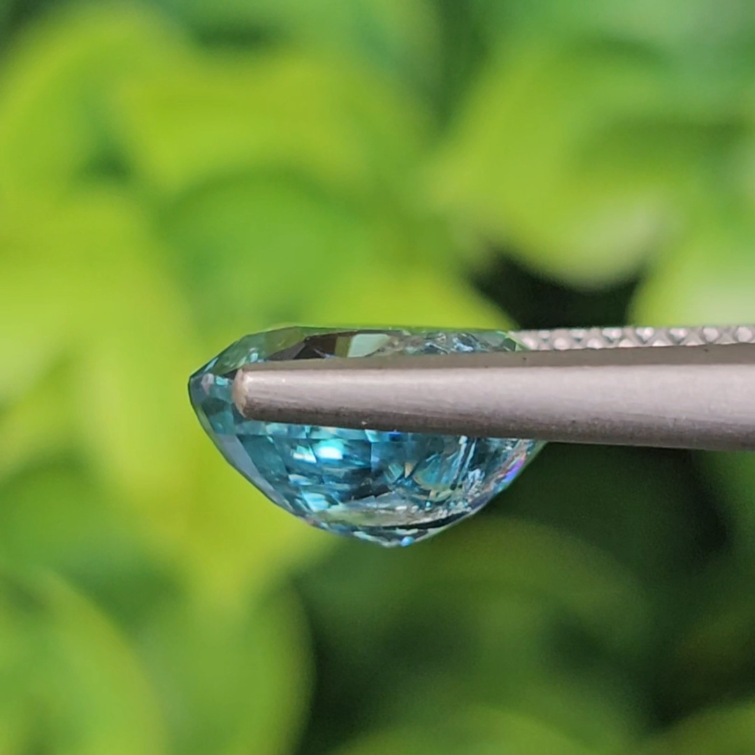 พลอย เพทาย (Zircon) 4.52 กะรัต (Cts.) พลอยแท้ อัญมณีมงคลประจําวันเกิด เครื่องประดับพลอย