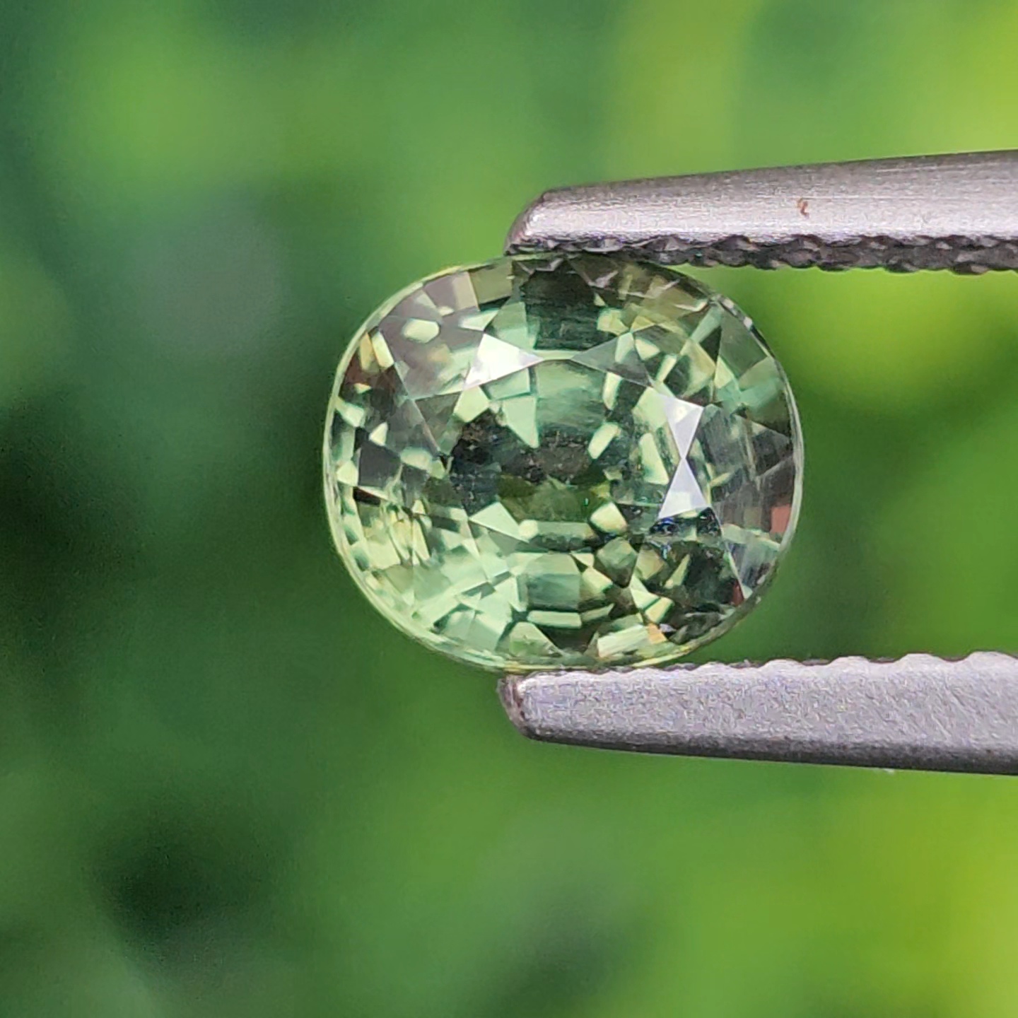 พลอย เขียวส่อง Green Sapphire 1.09 กะรัต (Cts.) ดิบ (Unheated) พร้อมใบเซอร์ (With Certificate) พลอยแท้ อัญมณีมงคลประจําวันเกิด เครื่องประดับพลอย