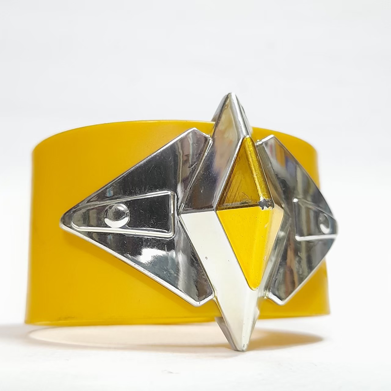 ปลอกข้อมือ อุลตร้าเบลสเลท ของอุลตร้าแมนแจ๊ค ขนาดตามรูป มือสองสภาพดี มีรอยบ้าง มีช่องปรับขนาดข้อมือได้