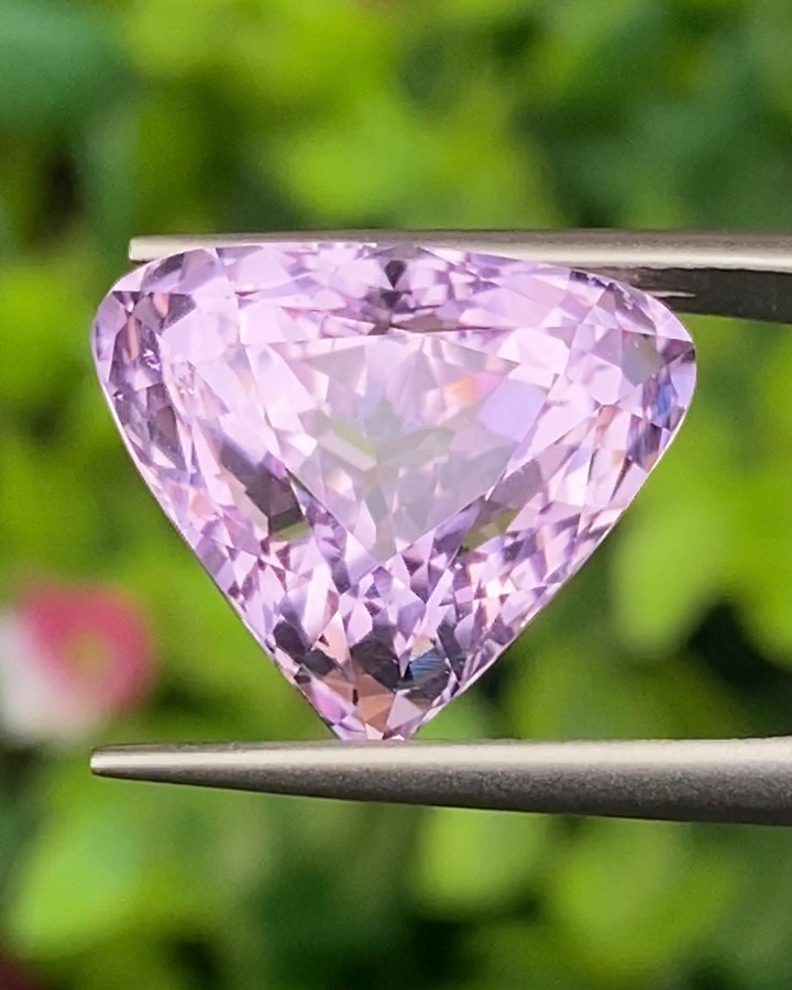 พลอย คุนไซท์ Kunzite 14.84 กะรัต (Cts.) พลอยแท้อัญมณีมงคล ประจําวันเกิด เครื่องประดับพลอย