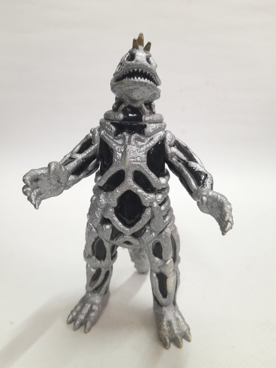 ซอฟ 6.5-7 นิ้ว สัตว์ประหลาดซีโบส จากอุลตร้าแมน มือสอง สภาพดี มีรอยบ้าง มีปั๊มใต้เท้า รุ่นสีเงิน หายากไม่พบบ่อย