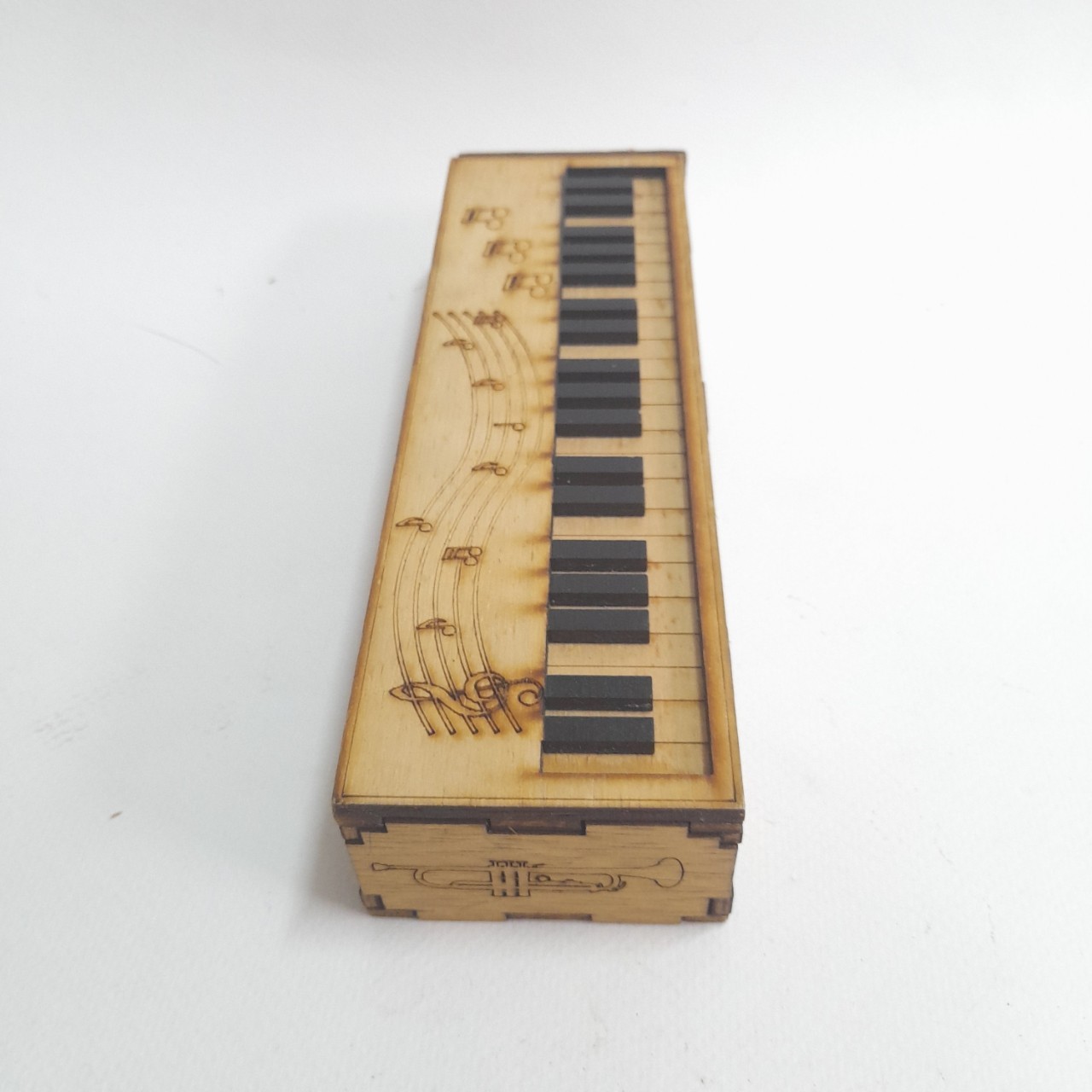 กล่องไม้รูปเปียนโน ขนาดตามรูป งานไม้เก่าเก็บ มือสองสภาพดีมีรอยบ้าง