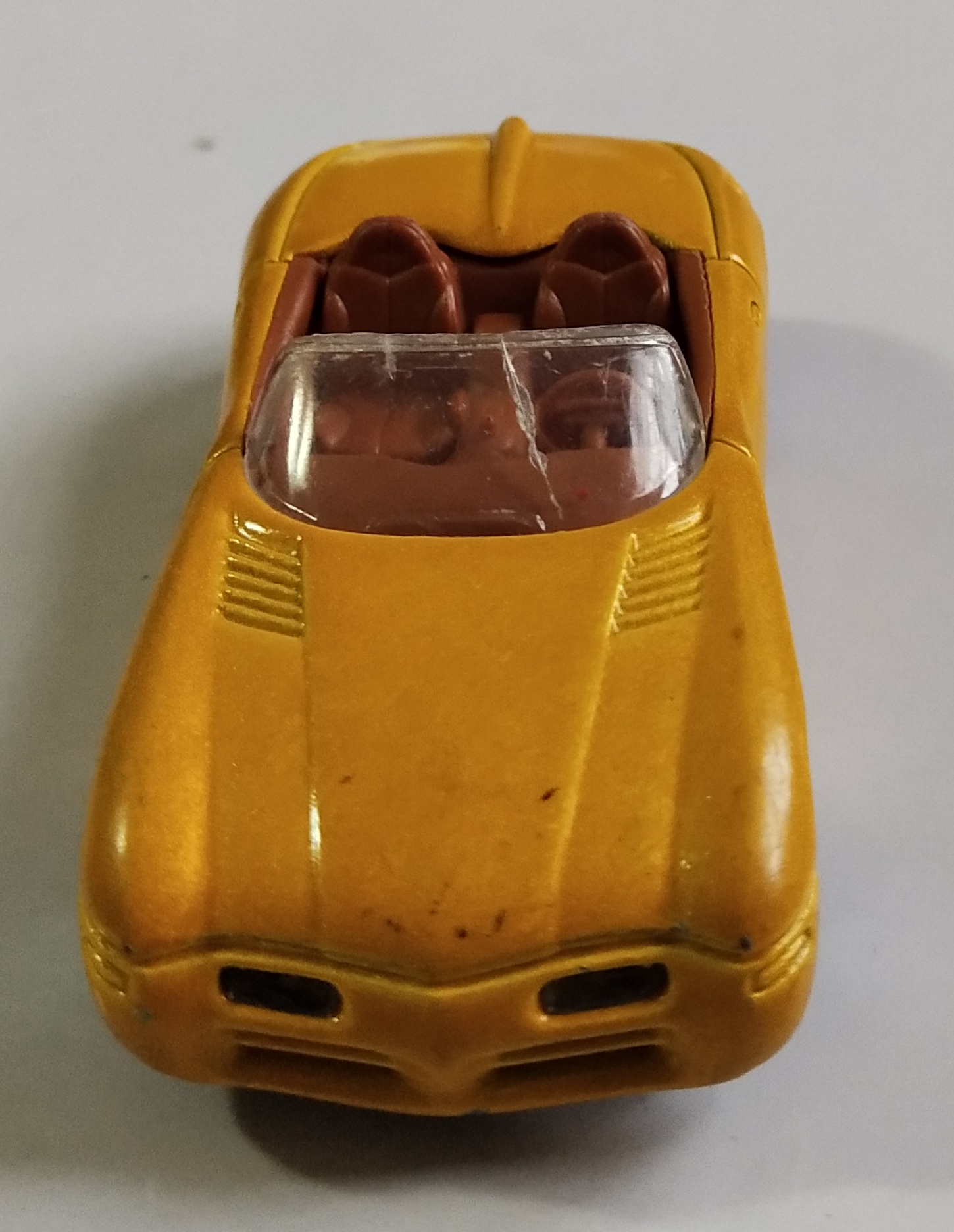 ของเล่น ของสะสม**มีตำหนิ กระจกร้าว รถเหล็ก รถสปอร์ต สีเหลือง เปิดประทุน รุ่น Dodge Concept Car