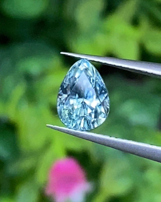 พลอย เพทาย (Zircon) 2.52 กะรัต (Cts.) พลอยแท้ อัญมณีมงคลประจําวันเกิด เครื่องประดับพลอย