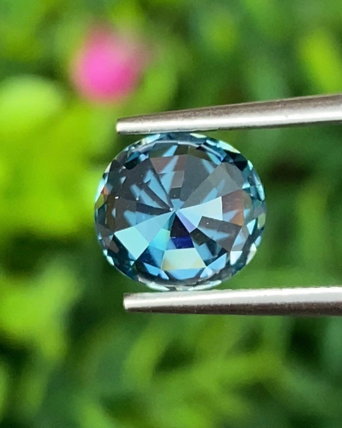 พลอย เพทาย (Zircon) 2.82 กะรัต (Cts.) พลอยแท้ อัญมณีมงคลประจําวันเกิด เครื่องประดับพลอย