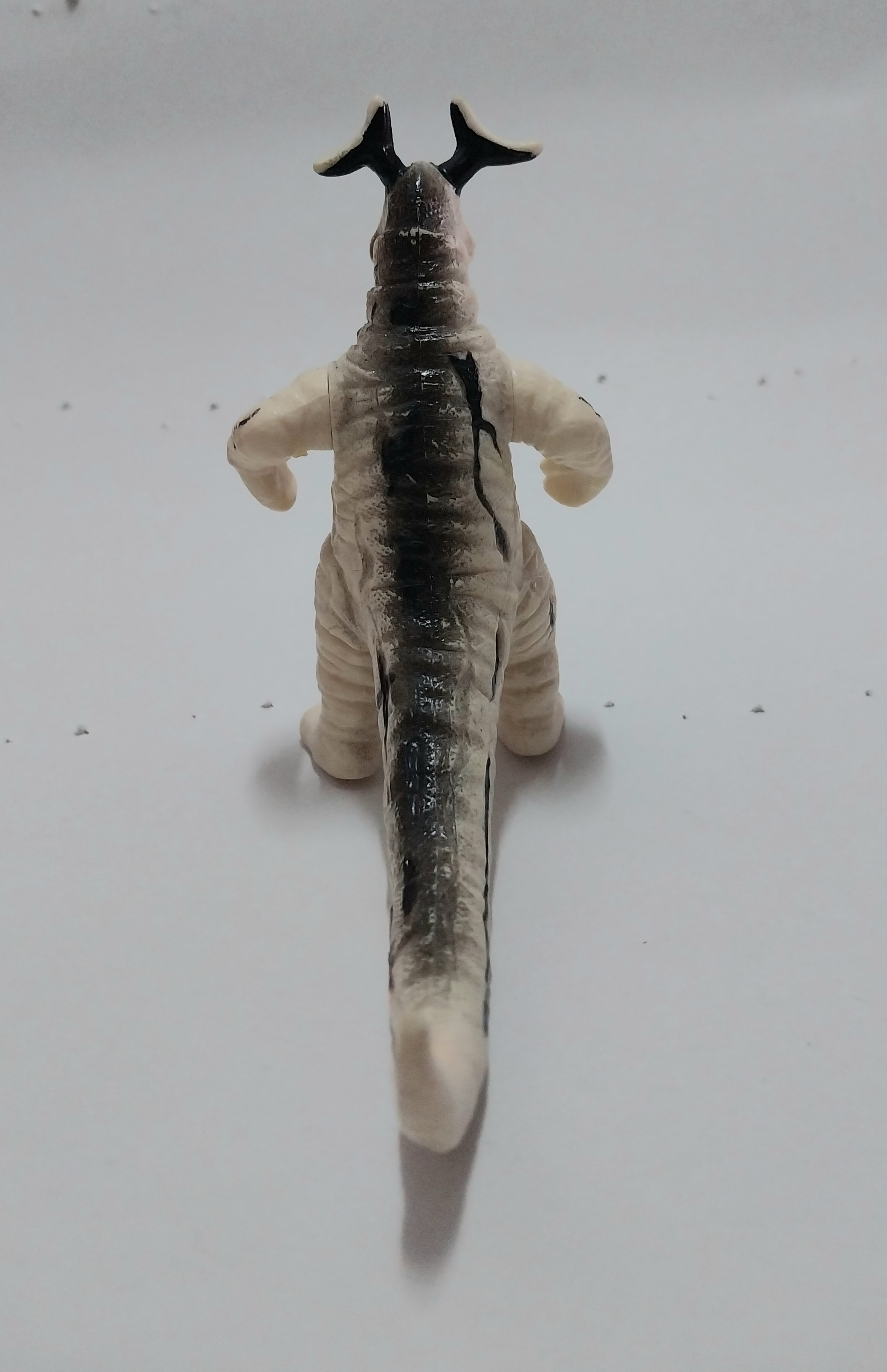 ยางตัน ขนาดตามรูป มีหลาบภาพ สัตว์ประหลาดเเอเรคิงส์ จากอุลตร้าแมน พรีเมี่ยม ของ 7-11 รุ่นเก่า หายาก