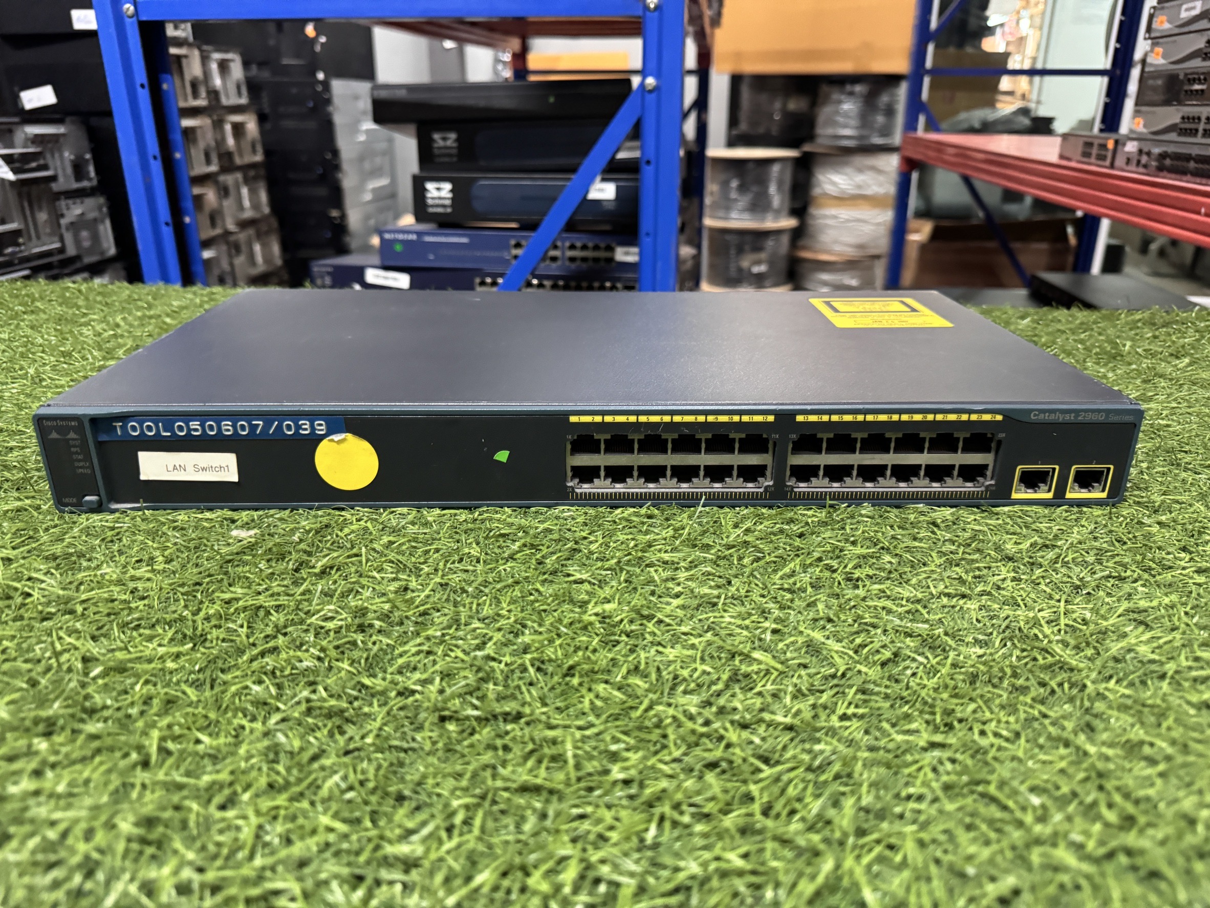 Switch Cisco WS-C2960-24TT-L