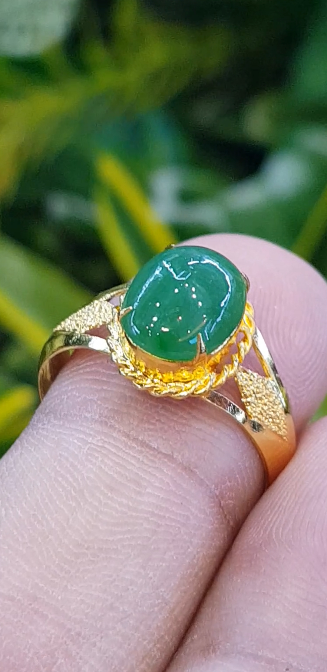 หยก พม่า แท้ Jade แหวนหยก 翡翠戒指 (Jadeite ring) 1.47 กะรัต (Cts.) Size 56 ดิบ ไม่ผ่านการปรับปรุง (Type A) พม่า (Myanmar)