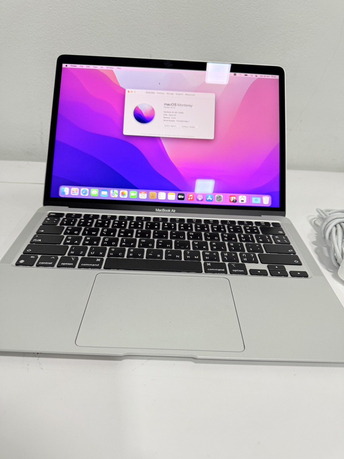 Apple Macbook Air 2020(M1/8GB/256GB)+Adapter จอมีรอยคีย์บอร์ด เครื่องบุบตรงมุมนิดนึง