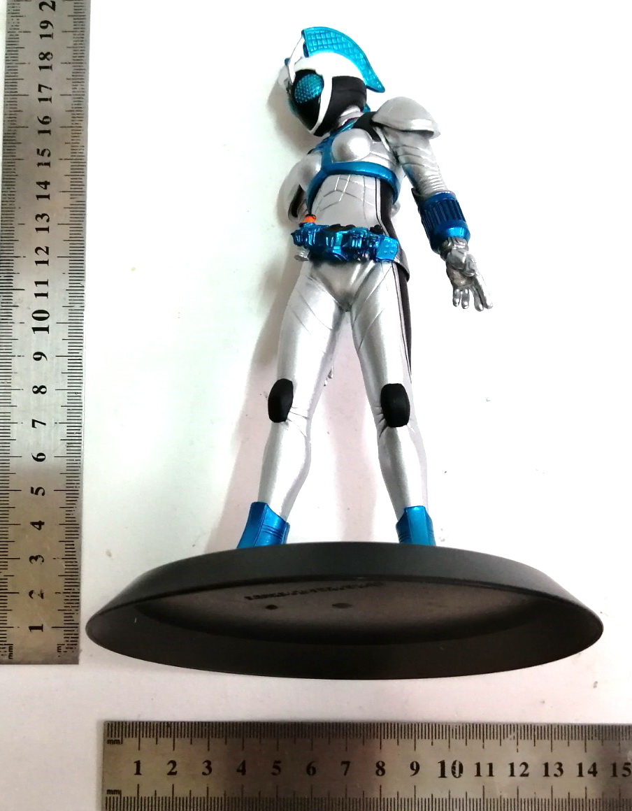 ของสะสม มาสค์ ไรเดอร์นาเดชิโกะ Nadeshiko ไรเดอร์ผู้หญิงคนเดียว จากซีรีย์คาเมนไรเดอร์โฟเซ่ Masked Rider Fourze ปรากฏตัวทั้งในทีวีซีรีย์ และ เดอะมูฟวี่ ตัวนี้เป็นตุ๊กตาเครนเกม พลาสติกลงสีสำเร็จพร้อมฐาน ขนาดสูง20ซม.รวมฐาน สภาพสะสมเก่าเก็บ