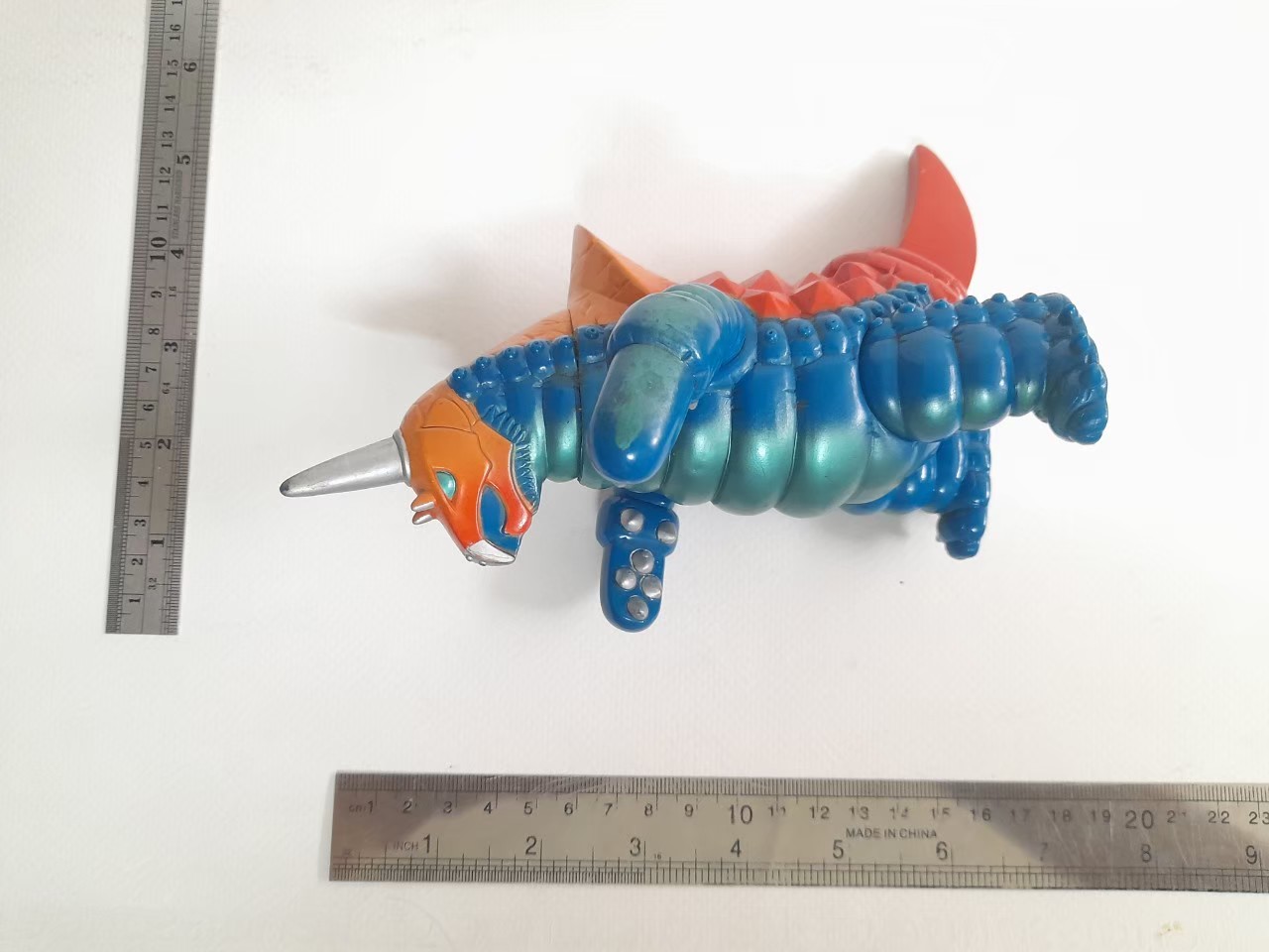 มีหลายภาพ, ซอฟ 6.5-7 นิ้ว สัตว์ประหลาด วาคิซิม จากอุลตร้าแมน เอ/เอส ขนาดตามรูปมือสองสภาพดีมีรอยบ้าง มีปั๊ม