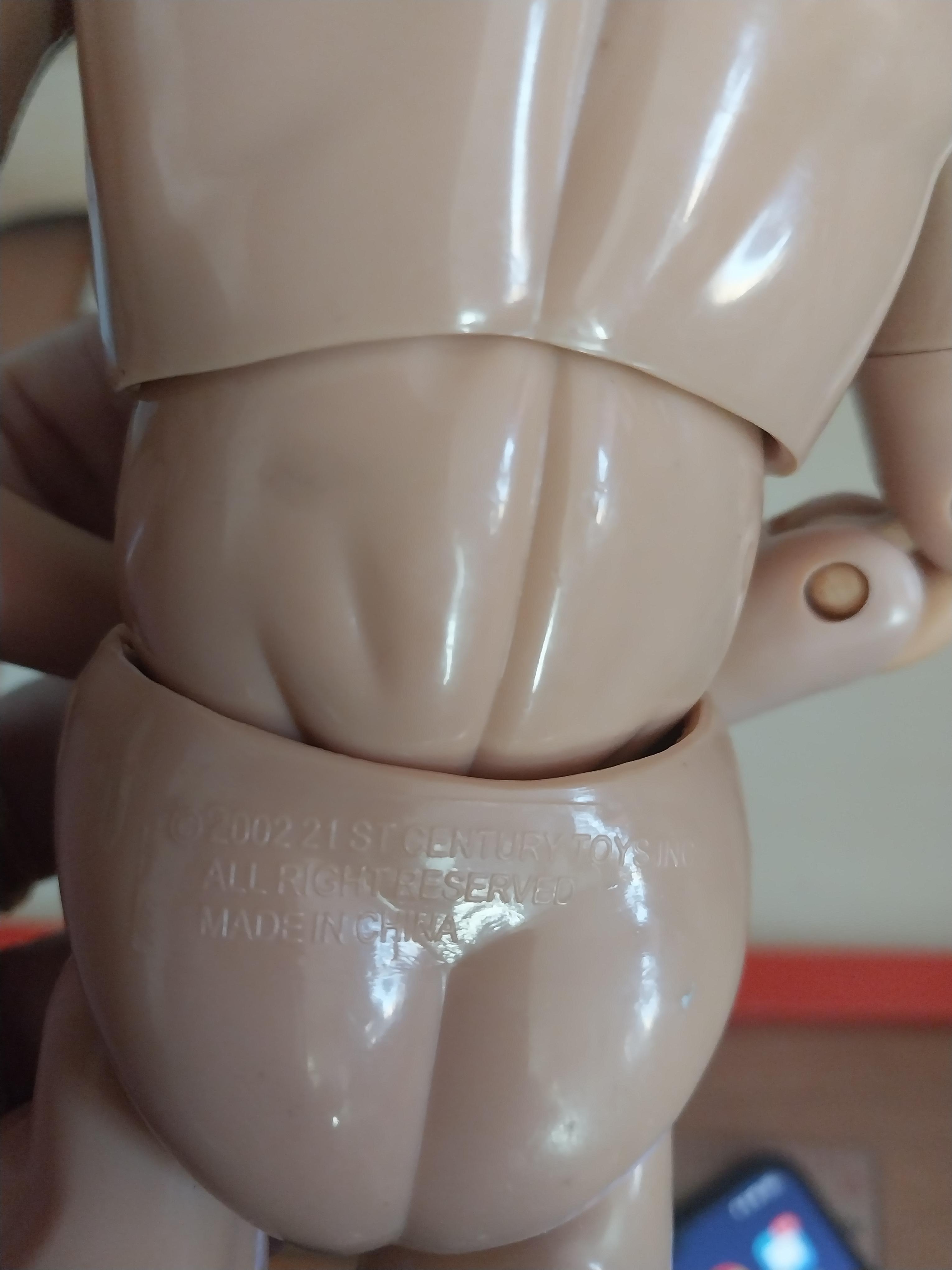 มือ2, มีหลายถาพ, โมเดลตุ๊กตาผู้ชายหน้าตี๋ งานข้อต่อทั้งตัว จาก 21stCentury Toy 2002