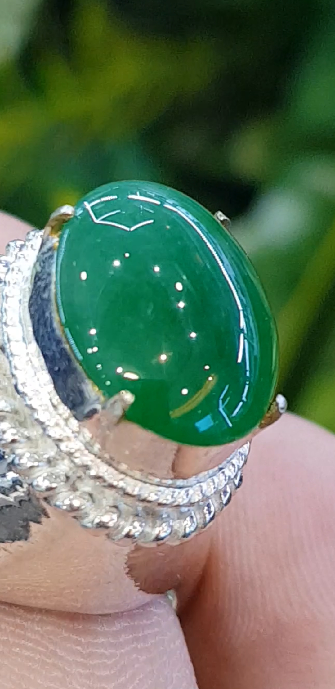 หยก พม่า แท้ Jade แหวนหยก 翡翠戒指 (Jadeite ring) 4.21 กะรัต (Cts.) ดิบ Size 62 ไม่ผ่านการปรับปรุง (Type A) พม่า (Myanmar)