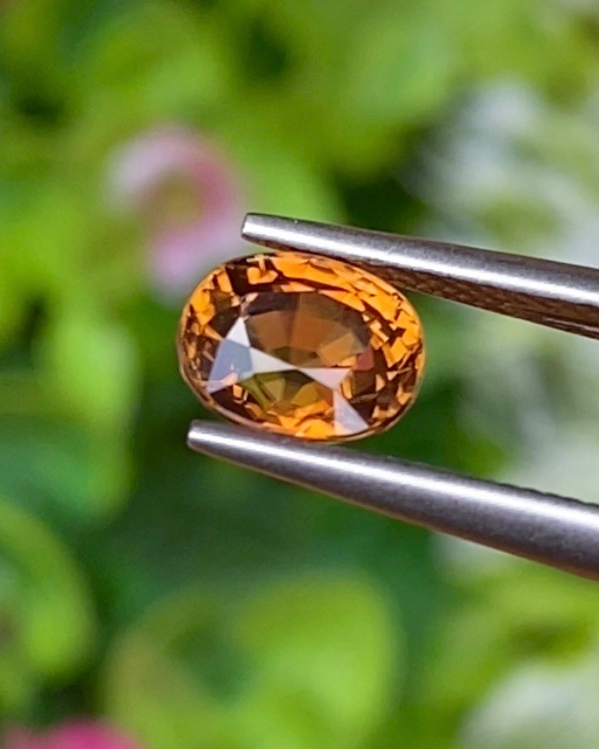 พลอย เพทาย (Zircon) 1.61 กะรัต (Cts.) พลอยแท้ อัญมณีมงคลประจําวันเกิด เครื่องประดับพลอย